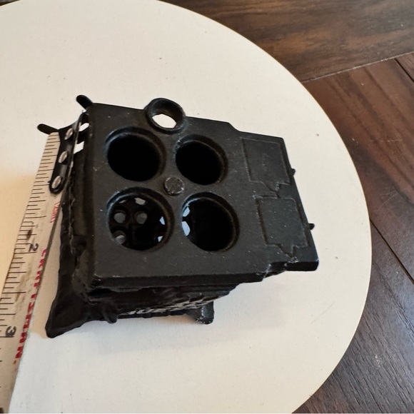 Queen Vintage Miniature Cast Iron Toy Stove Base dollhouse furniture - Picture 7 of 7